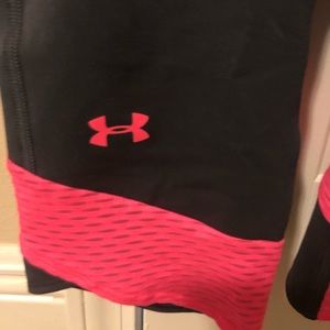 Xs under Armour crop breast cancer leggings